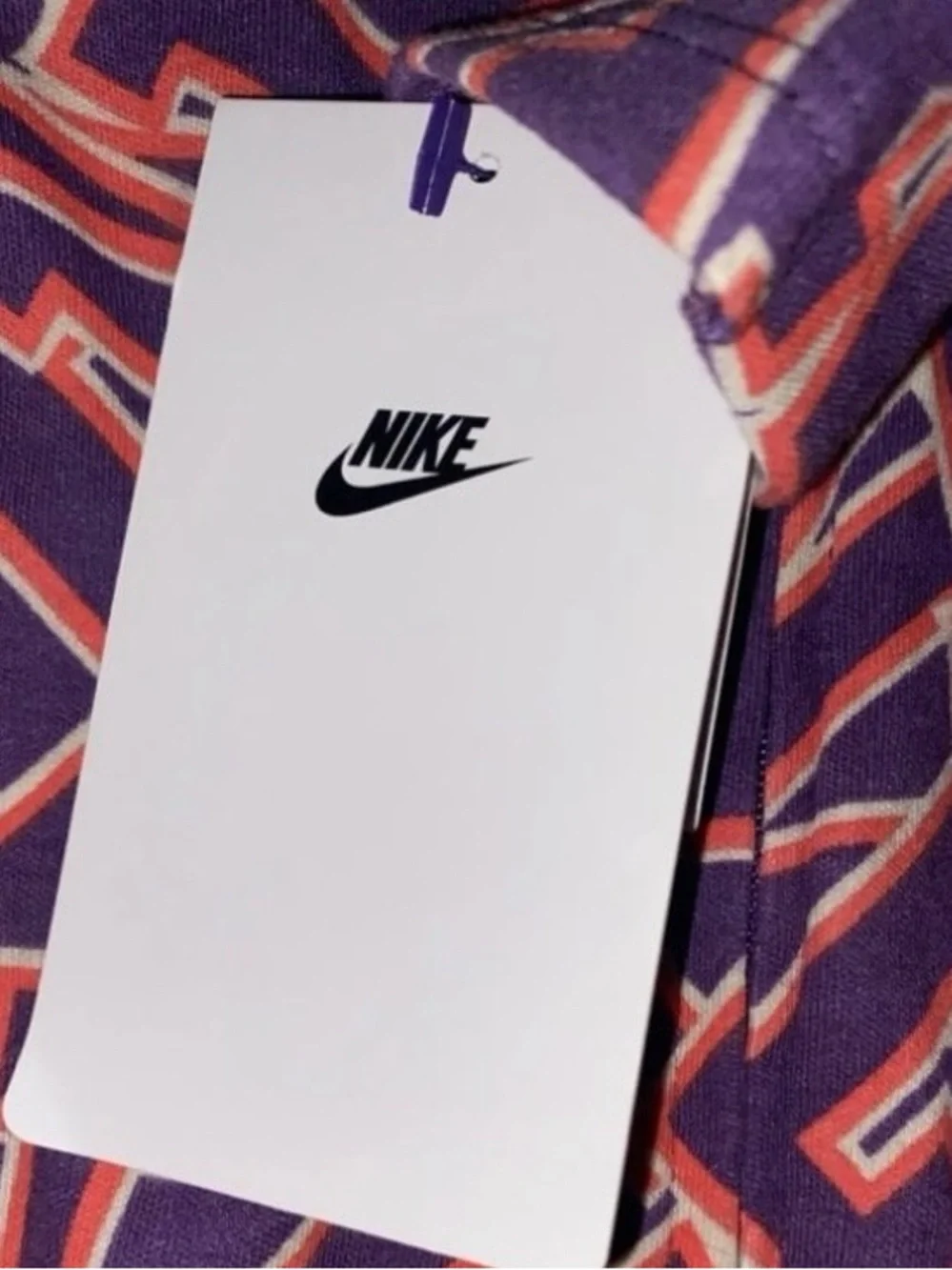Nike measures 23
